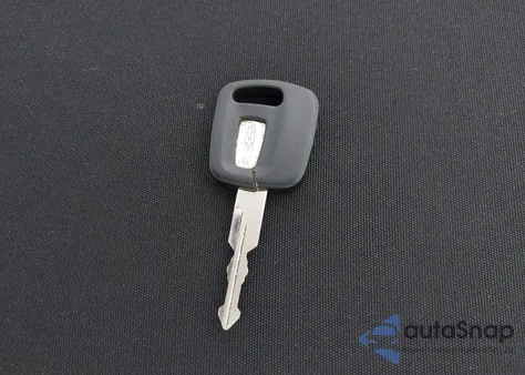 2002 Lincoln Town Car Executive z USA, uszkodzony, nr VIN 1LNHM81W32Y603789